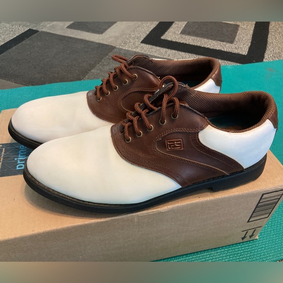 Pro Select 1805 Men's Brown and White Saddle Spikeless Golf Shoes - Picture 4 of 12